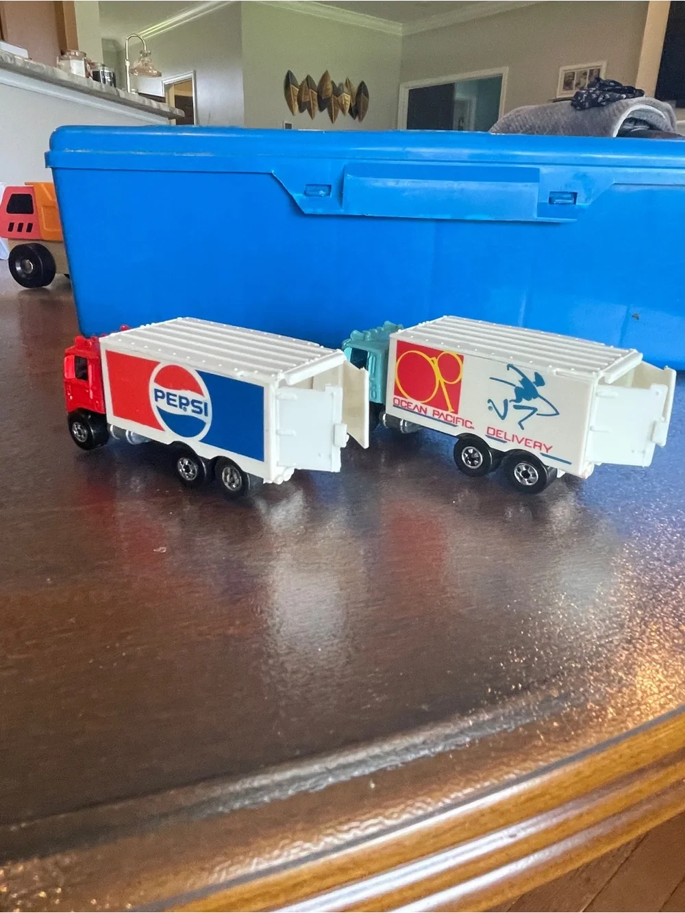 Hot Wheels HiWay Hauler  Pepsi 1986 Truck & Ocean Pacific Delivery lot 2